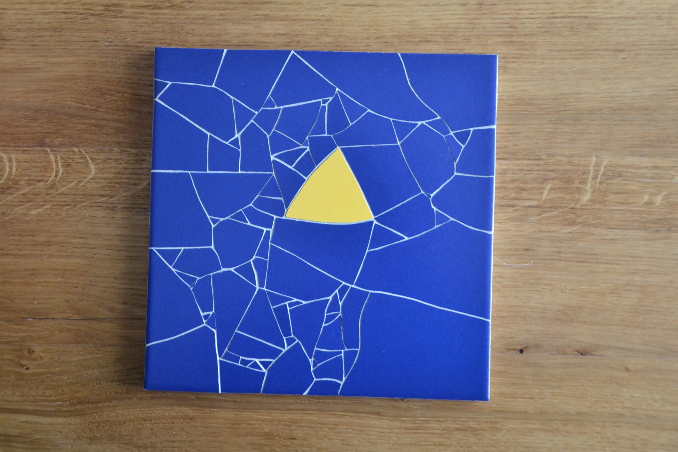 "Solitude Outremer", tableau en bleu et jaune